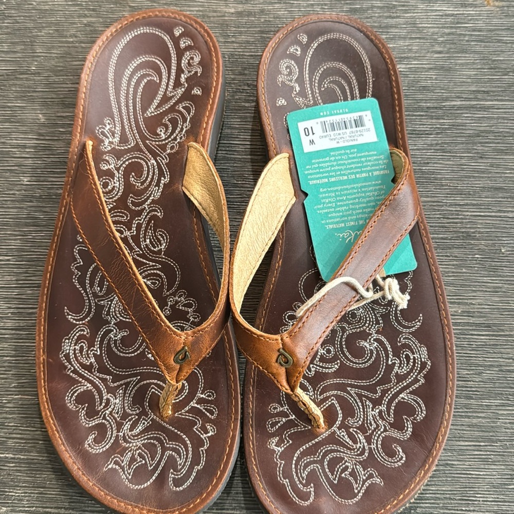 OluKai women’s flip flops size 10